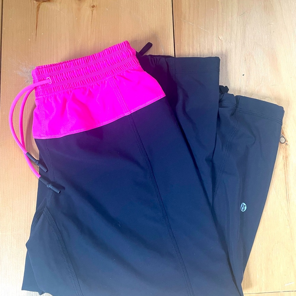 Lululemon colorblock capri pants